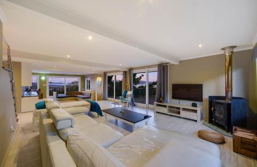 Old Place Casa | Top Decks Knysna S/C - Lovely Ocean Views!
