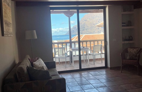 Los Gigantes Apartamento | Top location. Apartment with sea view 2 minutes to the beach and marina.