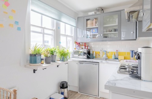 St. Helen's Apartamento | Top Floor 1BD Flat with Balcony - Ladbroke Grove