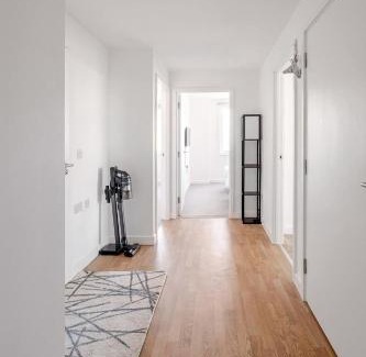 Gascoigne Apartamento | Top Floor 2-Bed East London Apartment Long Stay Deals Available