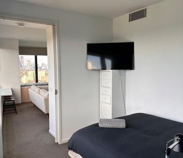 Travancore Apartamento | Top-Floor 2BR Apt, 270 deg Skyline, Free Parking