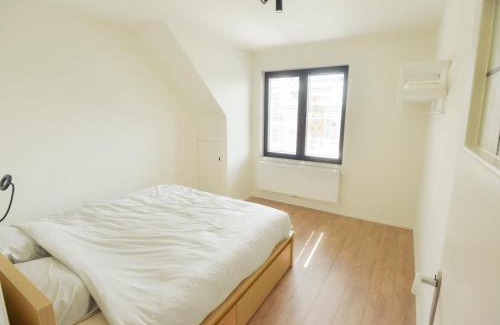 Rijsenbergwijk Apartamento | Top floor apartment at Saint Peters Station