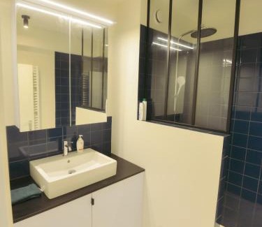 Rijsenbergwijk Apartamento | Top floor apartment at Saint Peters Station
