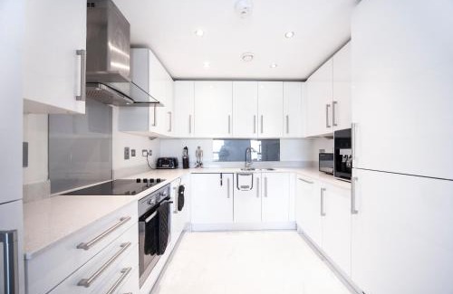 Wembley Park Apartamento | Top Floor Apt - 2 Bed/2 Bath + Private Balcony