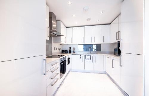 Wembley Park Apartamento | Top Floor Apt - 2 Bed/2 Bath + Private Balcony