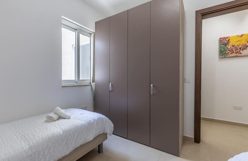 Marsaxlokk Apartamento | Top floor apt - Minutes walk to the seafront