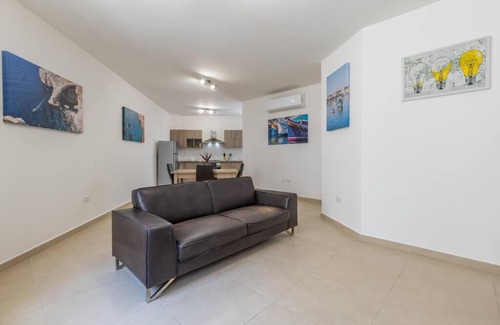 Marsaxlokk Apartamento | Top floor apt - Minutes walk to the seafront