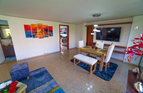 Guayabal Apartamento | Top floor apt w/Balcony in El Poblado, 1 minute walk to SantaFe Mall!!