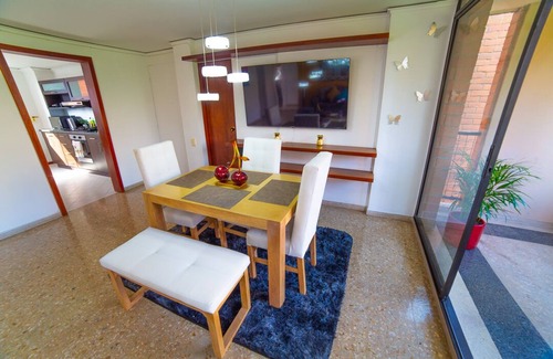 Guayabal Apartamento | Top floor apt w/Balcony in El Poblado, 1 minute walk to SantaFe Mall!!