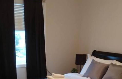 Stony Plain Condominio | Piso superior 2BR 2Bath Condo junto a Westview