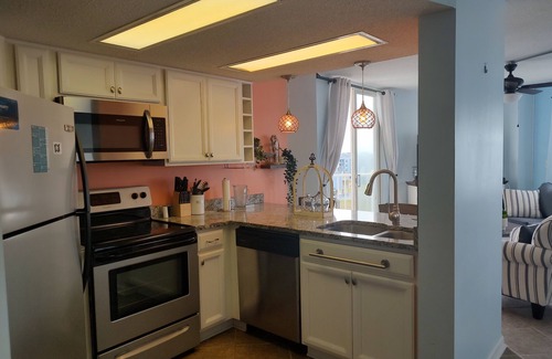McCutcheon Field Condominio | Top floor condo in N. Topsail Beach. Views of the beach & Intracoastal Waterway!