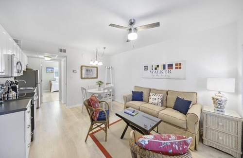 Admiral Estates Condominio | Top Floor Cape Roc Condo, beach block and glorious views!