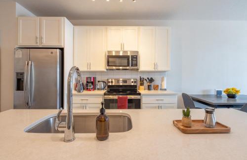Downtown San Antonio Apartamento | Top Floor City Views! King Bed Pool Gym Free Parking