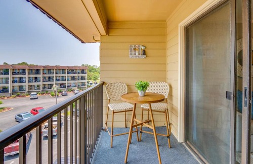 Folly Field Apartamento | Top-Floor Condo with Ocean Views in Hilton Head!