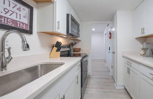 Germantown Condominio | Top Floor Condo in Germantown Memphis - Pool & Convenient to Hospitals & MORE!