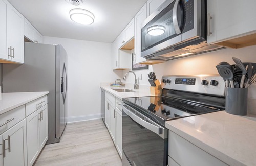 Germantown Condominio | Top Floor Condo in Germantown Memphis - Pool & Convenient to Hospitals & MORE!