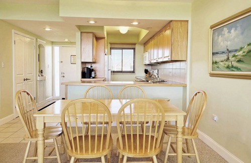 North Litchfield Beach Condominio | Top Floor Condo Across from Beach Access, Balcony, Pool, Grill Area, Elevator