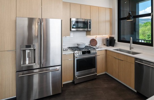 Sandpoint Condominio | Top-floor Condo w/ Rooftop Hot Tub in Downtown