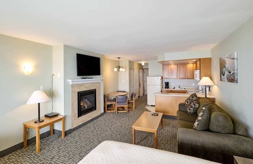 Logsden Condominio | Top-Floor Deluxe Suite With Ocean View - Sleeps Six!
