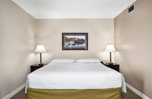 North East Casa | Top Floor Deluxe Suite Bay View