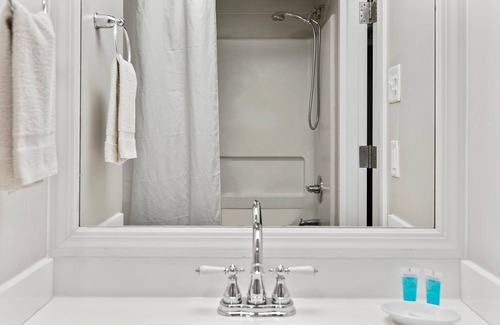 North East Casa | Top Floor Deluxe Suite Bay View