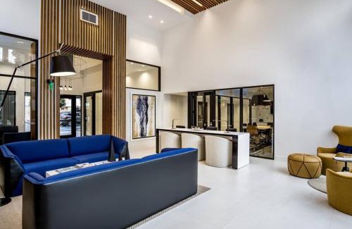 Del Rey Hotel | Top Floor Executive in Marina