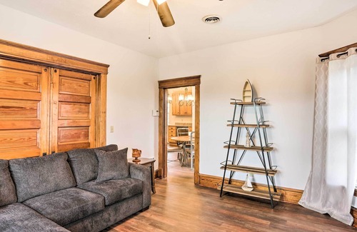 Lorain Apartamento | Top-floor Lake Erie Apartment: Walk to Lakefront!