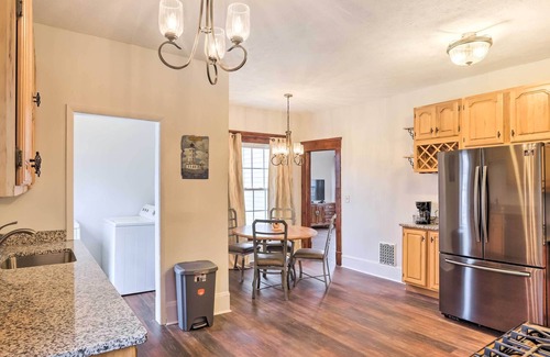 Lorain Apartamento | Top-floor Lake Erie Apartment: Walk to Lakefront!