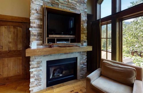 Tamarack Condominio | Top Floor Lake View | Resort Amenities