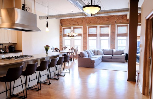 Wholesale District Condominio | Top Floor Loft! 4 Bedrooms and 2,000 sq ft