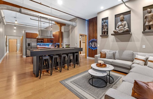 Wholesale District Apartamento | Top Floor Loft by Convention Center Smart Home