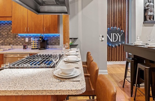 Wholesale District Apartamento | Top Floor Loft by Convention Center Smart Home
