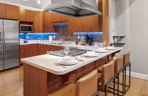 Wholesale District Apartamento | Top Floor Loft by Convention Center Smart Home