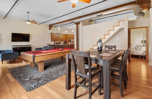 Wholesale District Apartamento | Top Floor Loft in Downtown Indianapolis!!!