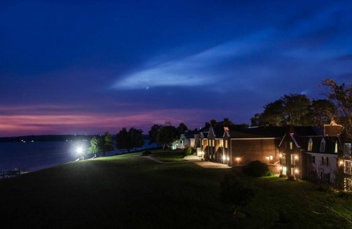 North East Casa | Top Floor Master Suite Bay View