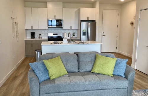 Berkley Apartamento | Top Floor Modern 2 Bed 2 Bath - Mountain Views