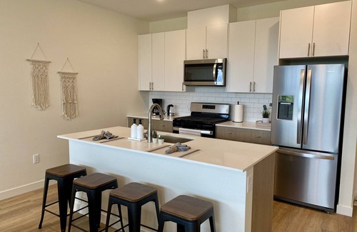 Berkley Apartamento | Top Floor Modern 2 Bed 2 Bath - Mountain Views