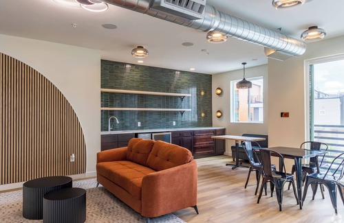 Berkley Apartamento | Top Floor Modern 2 Bed 2 Bath - Mountain Views