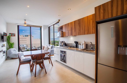 Díaz Ordaz Condominio | Top Floor Skyline 2BR in Versalles