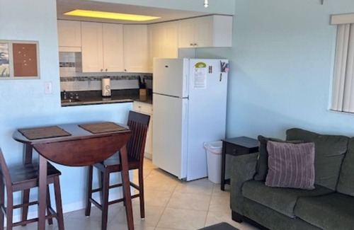 Ormond Beach Condominio | TOP FLOOR Spectacular Ocean and Pool View Condo