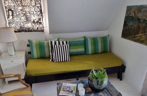 Overath Apartamento | Top floor studio apartment