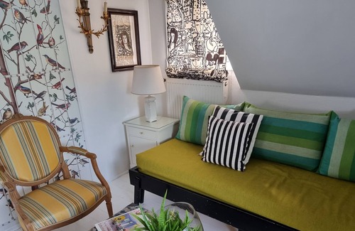 Overath Apartamento | Top floor studio apartment