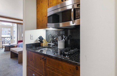 Stowe Area Apartamento | Top Floor Studio, North Wing, Lodge @ Spruce Peak