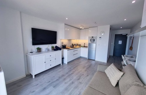 Gibraltar Apartamento | Top Floor Studio-The Hub-Self Catering