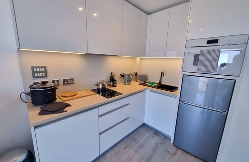 Gibraltar Apartamento | Top Floor Studio-The Hub-Self Catering