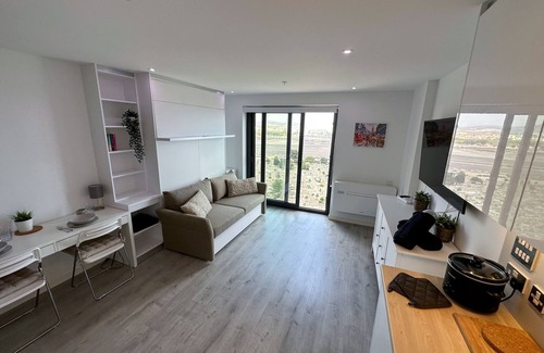 Gibraltar Apartamento | Top Floor Studio-The Hub-Self Catering