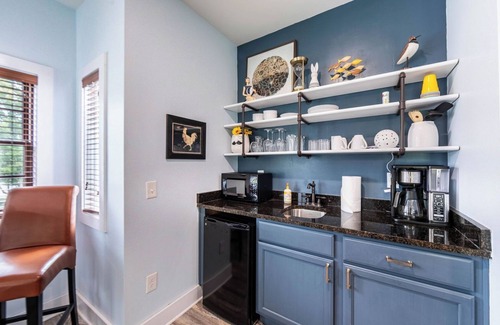 Lake Oconee Casa | Top-floor studio with golf-view shared balcony & outdoor TV - near Lake Oconee