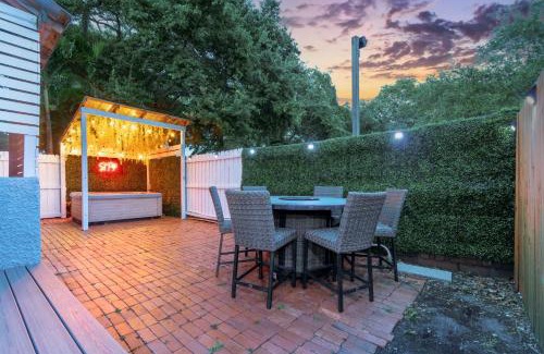 Crescent Lake Apartamento | Top Floor - Sun Filled Home - Jacuzzi - Pets Ok