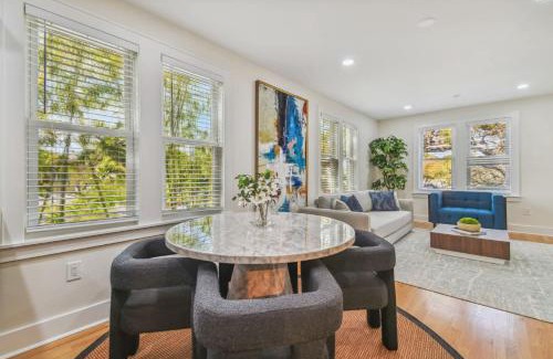 Crescent Lake Apartamento | Top Floor - Sun Filled Home - Jacuzzi - Pets Ok