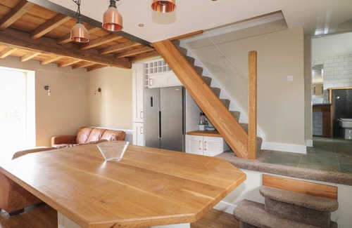Wharncliffe Cabaña | TOP HILL FARM COTTAGE, pet friendly, with hot tub in Oughtibridge